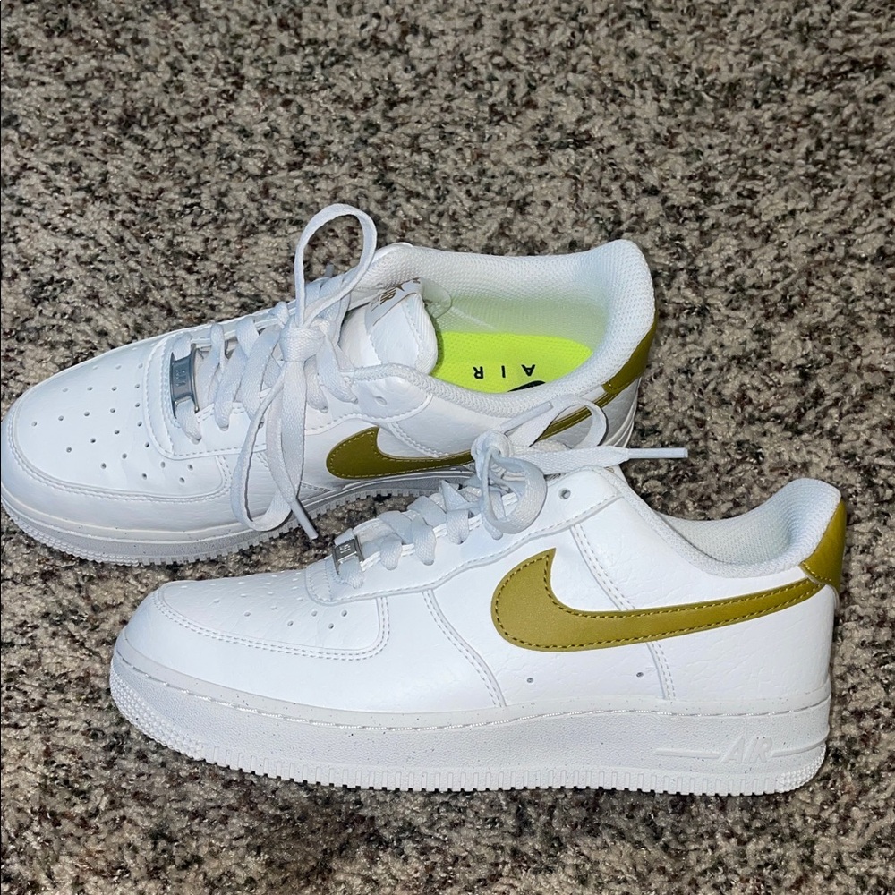 Nike Air Force 1 07 SE White with BRONZE